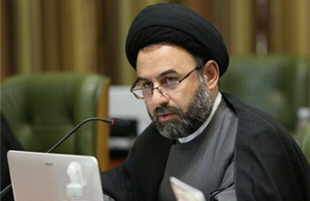 عضو شورای شهر تهران: با گل دادن به زنان بی‌حجاب، کاری از پیش نمی‌رود؛ ارتش وارد شود!