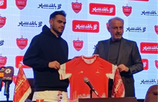 «اوستون اورونوف» تا سال ۲۰۲۷ با «پرسپولیس» تمدید کرد