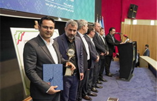 لوح تقدیر شرکت برتر صادراتی نمایشگاه ایران اکسپو ۲۰۲۵ به فولاد خوزستان رسید