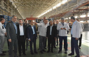 بازدید مدیرعامل بانك از شركت پارس خودرو برای حمایت از تولید داخلی