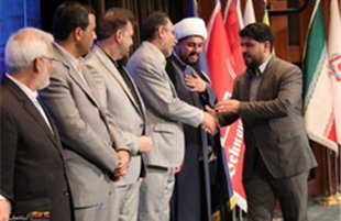 اعطای نشان تعهد محیط زیست به فولاد کاوه جنوب کیش