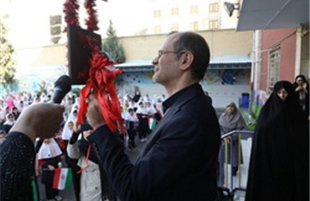 گلبانگ انقلاب در مدارس منطقه ۲ به صدا در آمد